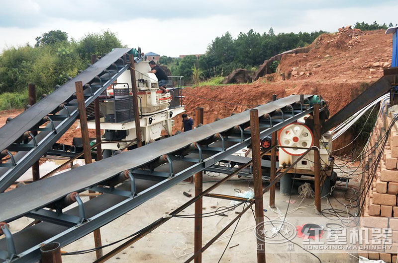 石頭加工沙子每噸成本多少錢？石頭加工沙子設(shè)備有哪些？