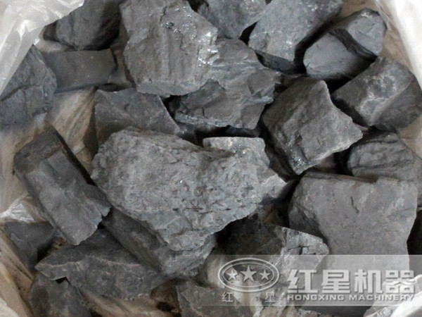 一臺(tái)用于破碎煤矸石的移動(dòng)粉碎機(jī)_70噸/小時(shí)，出料粒度20以下