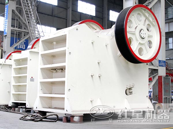 粉碎花崗巖選用750顎破機(jī)，效果不錯(cuò)，性價(jià)比更高