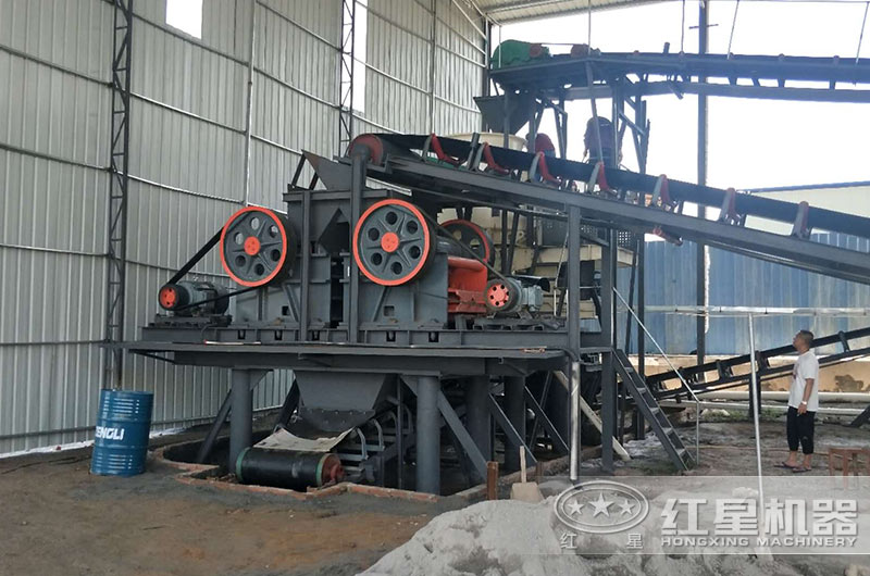顎式碎裂設(shè)備的顎板有什么作用？宜采用哪種材料制作？